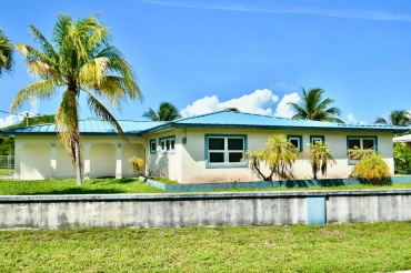 LUCAYAN BEACH SUBDIVISION OFF ROYAL PALM WAY IN LUCAYA FIVE MINUTE WALK TO THE BEACH