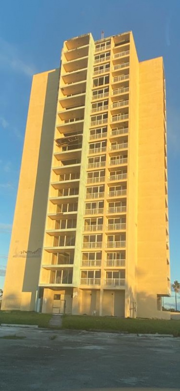 BB-094 CASA BAHAMA, AN 18 STORY APARTMENT COMPLEX ON THE MALL IN FREEPORT GRAND BAHAMA FOR SALE