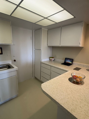 LUCAYAN TOWERS NORTH-APARTMENT FOR SALE FULLY FURNISHED.