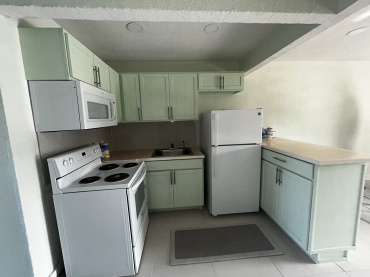 1 Bedroom 1 Bath Condo in Jansel Court