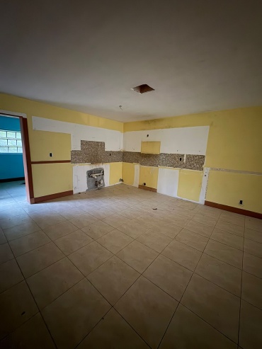 DUPLEX ON YORKSHIRE DRIVE AND MONTROSE DRIVE SOUTH BAHAMIA